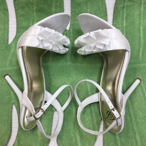New Exciting White Heels by D - Picture 4 of 8